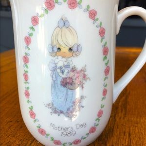 Precious moments 1989 Mother’s Day porcelain mug sold in original box